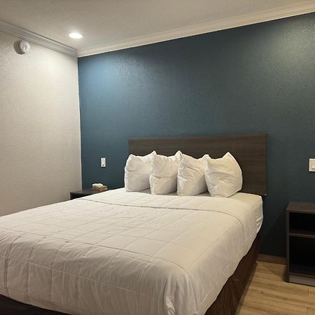 Baymont By Wyndham Bakersfield Hotel ภายนอก รูปภาพ