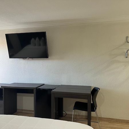 Baymont By Wyndham Bakersfield Hotel ภายนอก รูปภาพ