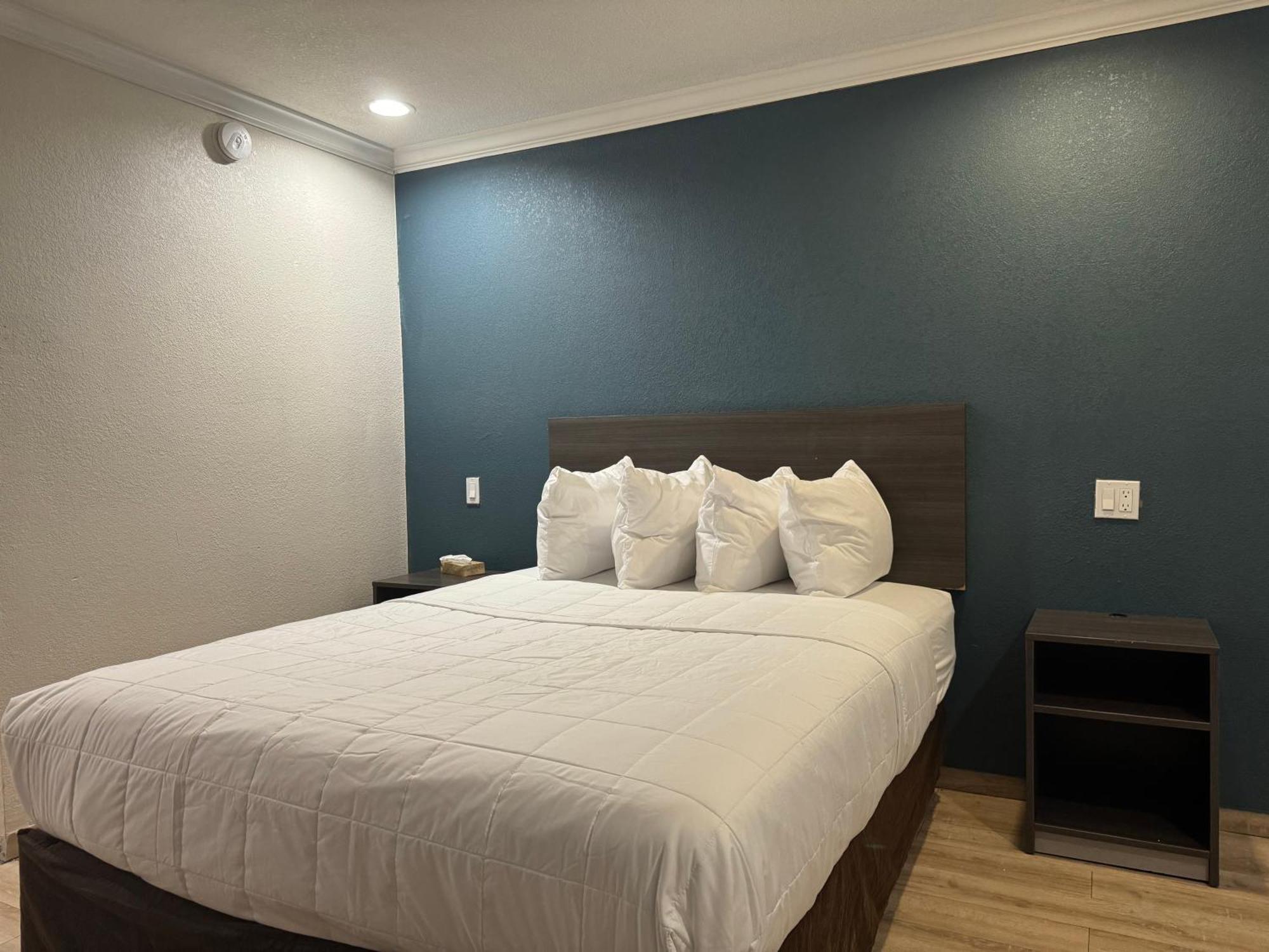 Baymont By Wyndham Bakersfield Hotel ภายนอก รูปภาพ