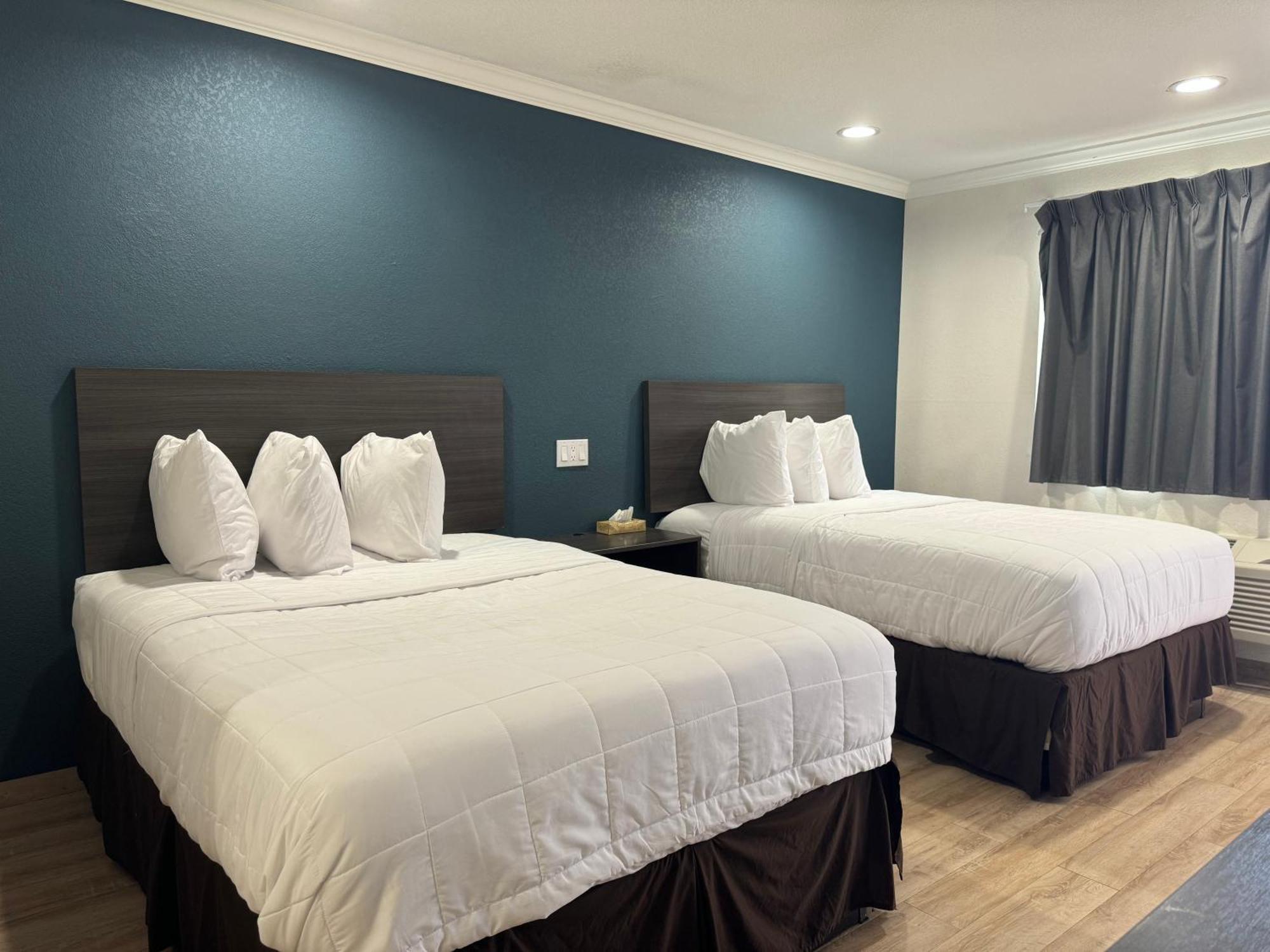 Baymont By Wyndham Bakersfield Hotel ภายนอก รูปภาพ