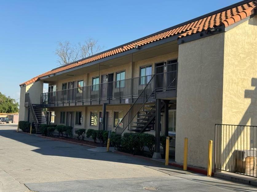 Baymont By Wyndham Bakersfield Hotel ภายนอก รูปภาพ